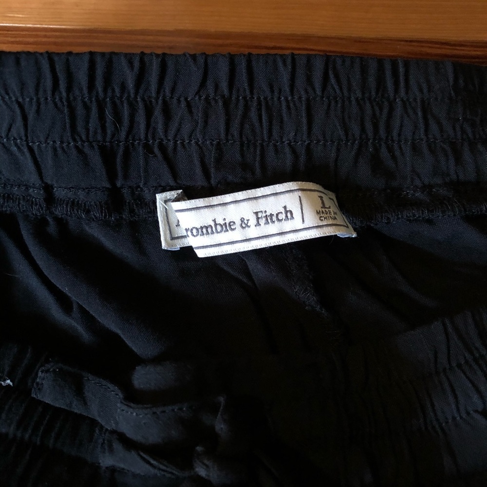 Women’s A&F pants​ - Picture 3 of 4